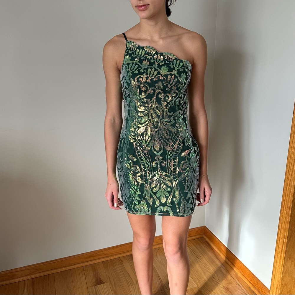 Elegant Green and Gold One-Shoulder Dress